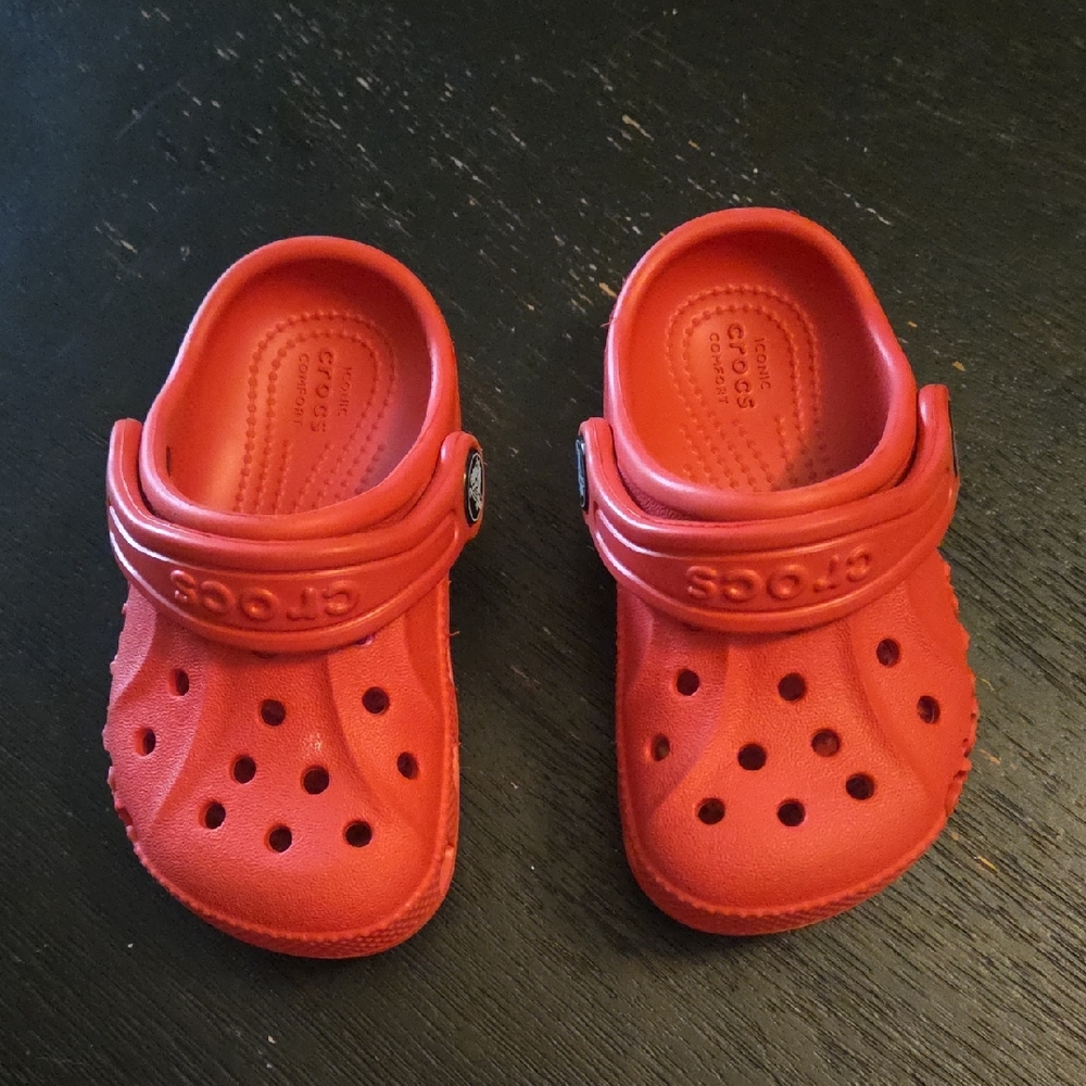 CROCS Kids Size C6  Red Sandals